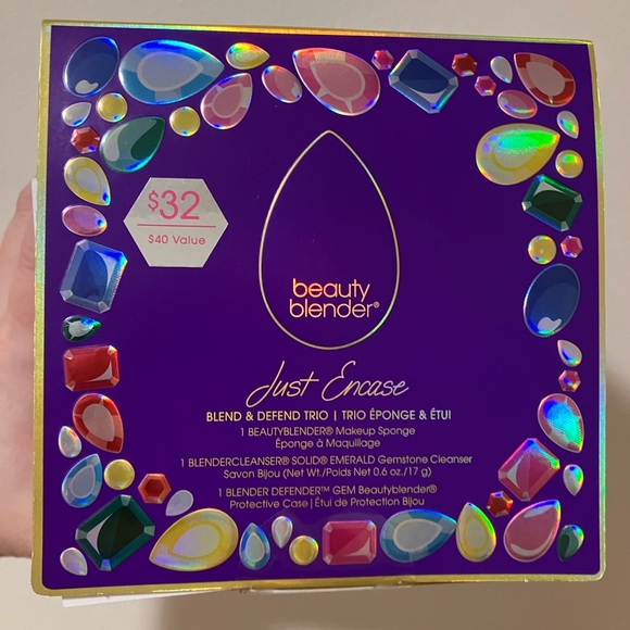 NWT Beautyblender Gift Set - Picture 2 of 3